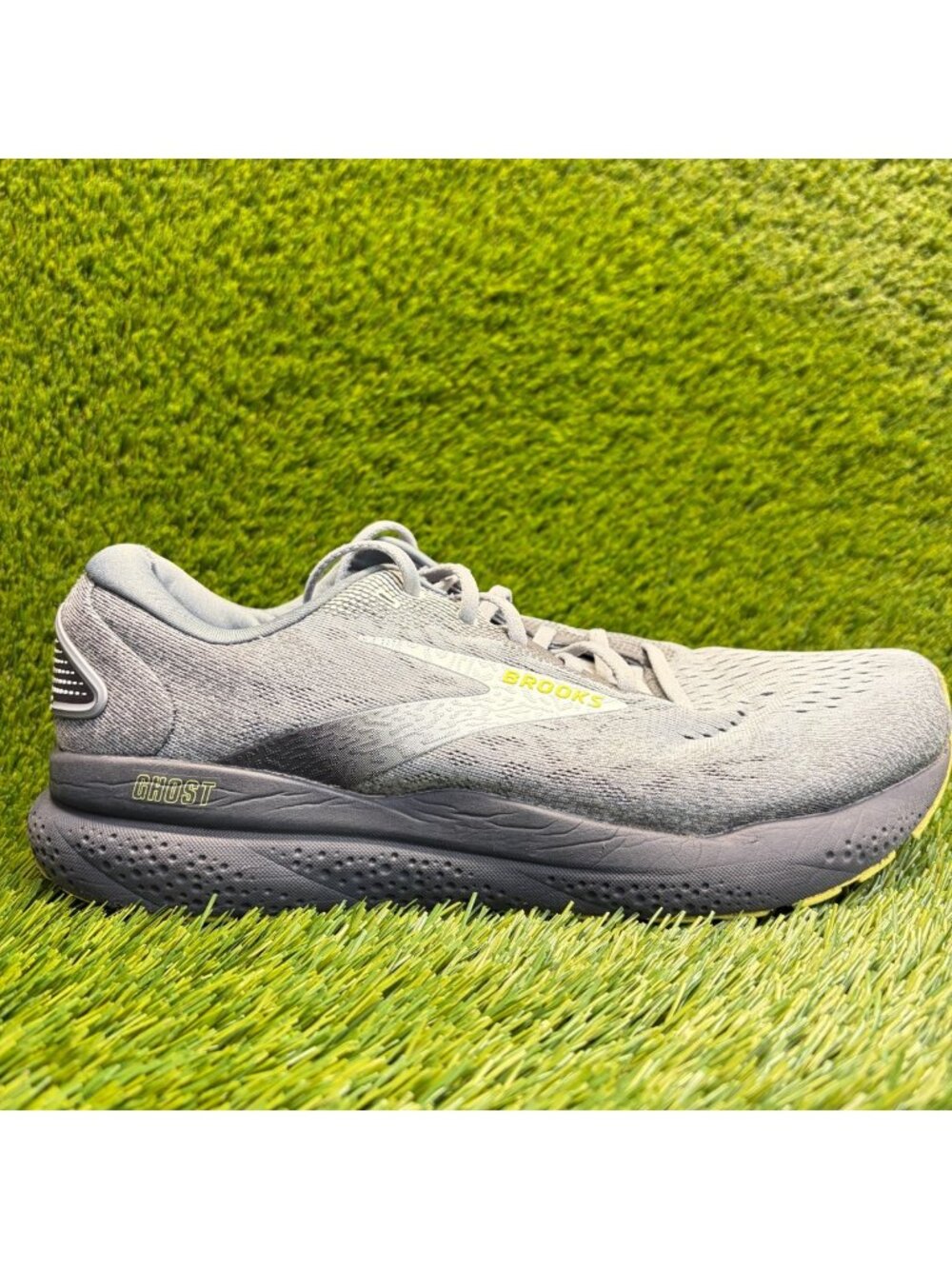 Brooks Ghost 16 Mens Size 10 4E Gray Green Athletic Running Shoes Sneakers